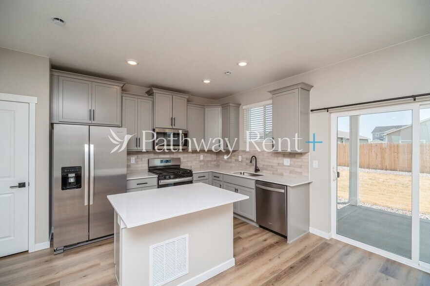 Building Photo - 9424 Yampa St
