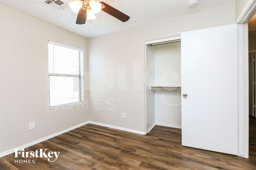 Building Photo - 29271 N Rosewood Dr