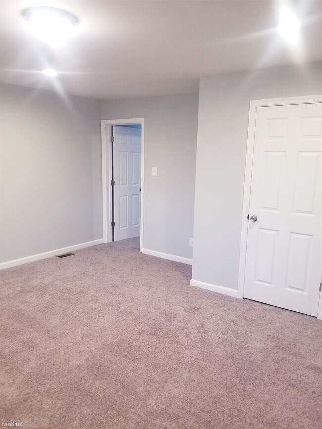 Building Photo - 3 br, 1.5 bath Duplex - 1729 Maryland Aven...