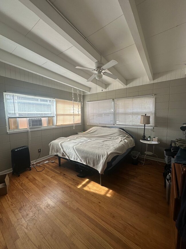 Building Photo - 717 Edgewood St