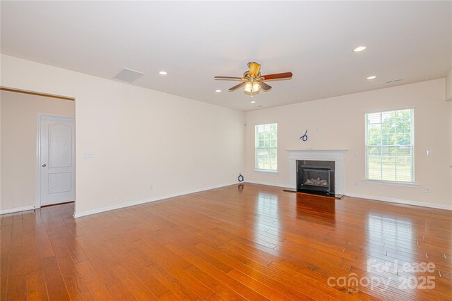 Building Photo - 2624 Snap Dragon Dr