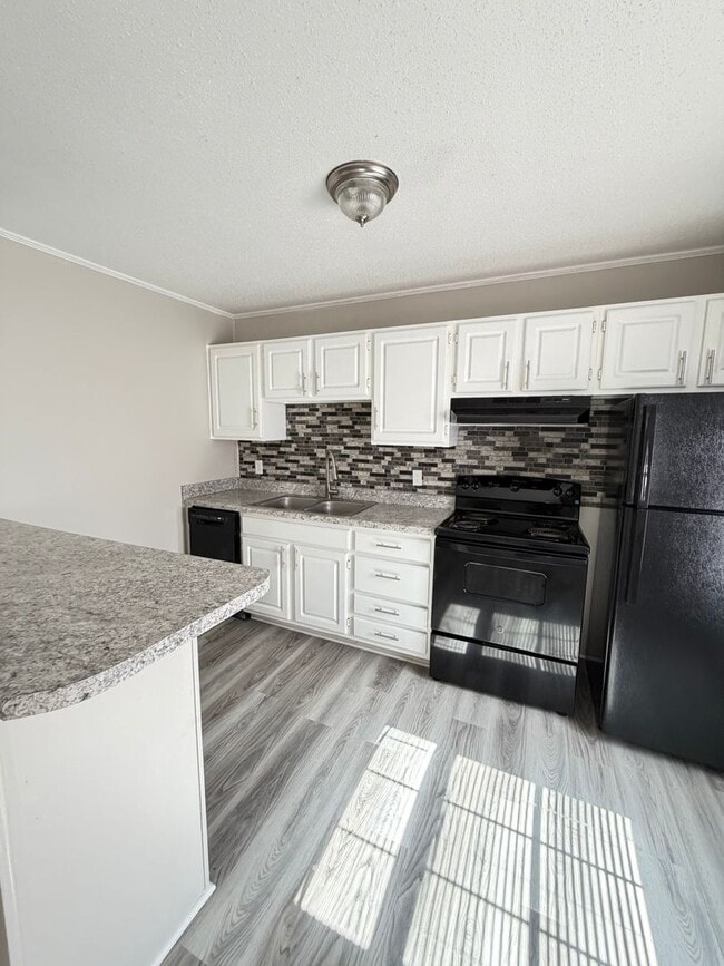 Building Photo - Oxford-2 Bedrooms