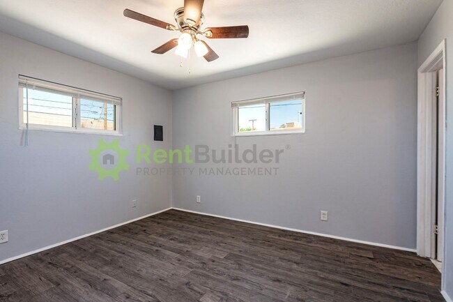 Building Photo - 8505 Roma Ave NE