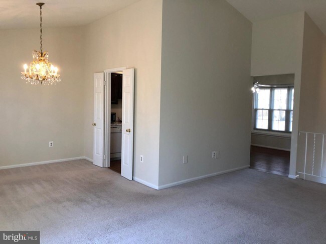 Building Photo - 6015 Bitternut Dr