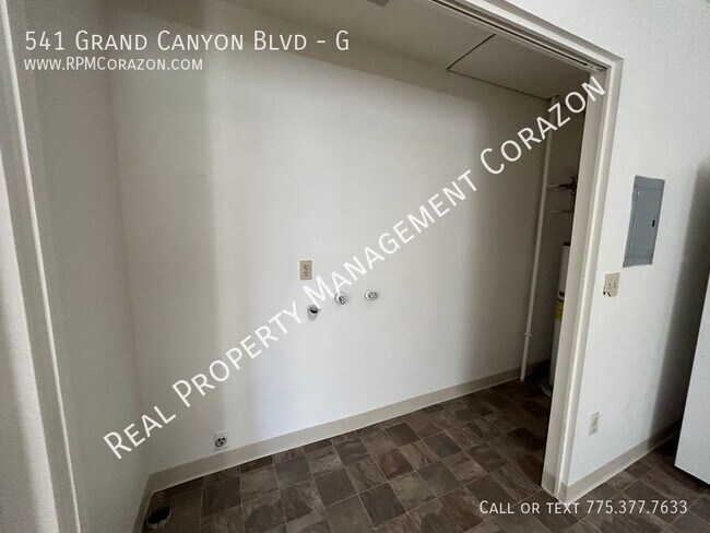 Building Photo - 541 Grand Canyon Blvd