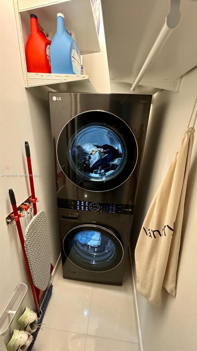 Building Photo - 7875 NW 107th Ave