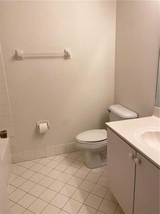 Building Photo - 970 NE 34th Ave