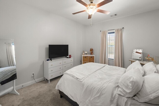 Building Photo - Spacious 5-Bedroom Home in The Palms at New Hampstead with Office & Screened Porch