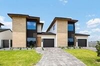 Building Photo - 709 Juniper Cir