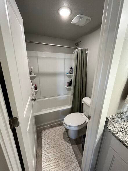 Building Photo - 7899 N Bristlecone Rd