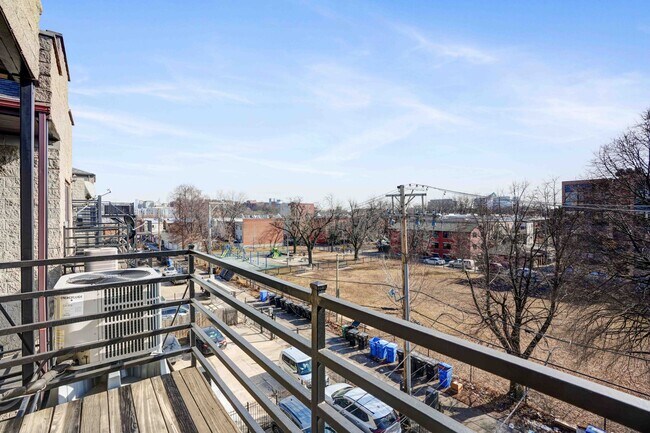 Building Photo - 2351 W Harrison St