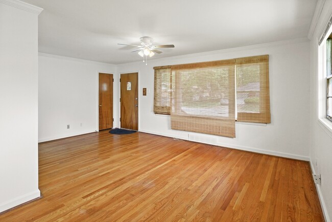 Building Photo - 2 Forest Home Ct