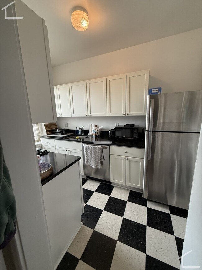 Building Photo - Spacious 2 bed in Allston.... Don't miss out!