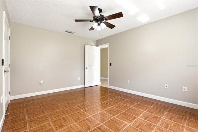 Building Photo - 125 W 5th St