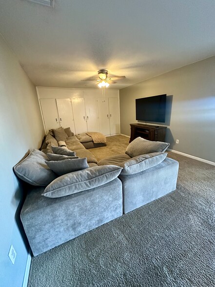 Building Photo - 6206 S Church Ave