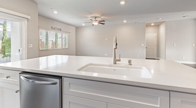 Building Photo - Loma Vista Home on 8800sf Lot for Lease