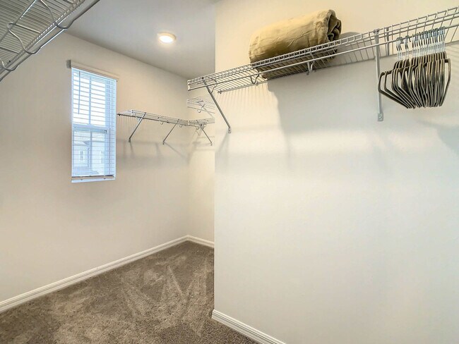 Building Photo - 820 Longboat Dr