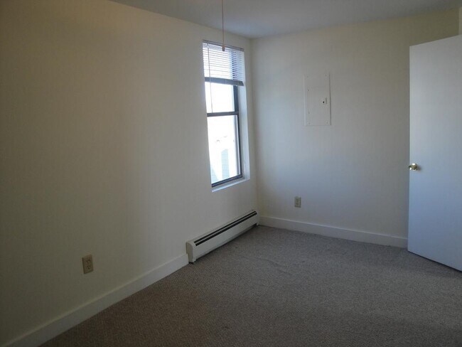 Building Photo - 191 Turner St