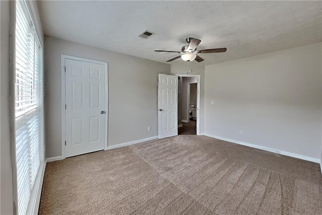 Building Photo - 1096 Sham Pointe Dr