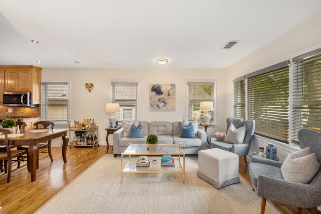 Building Photo - 746 Amsterdam Ave NE