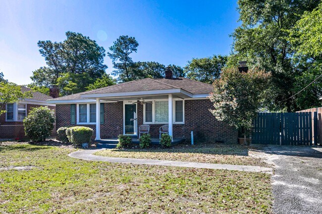 Building Photo - Beautiful rental full of character and charm located in The Avenues of Cayce! Close to USC!