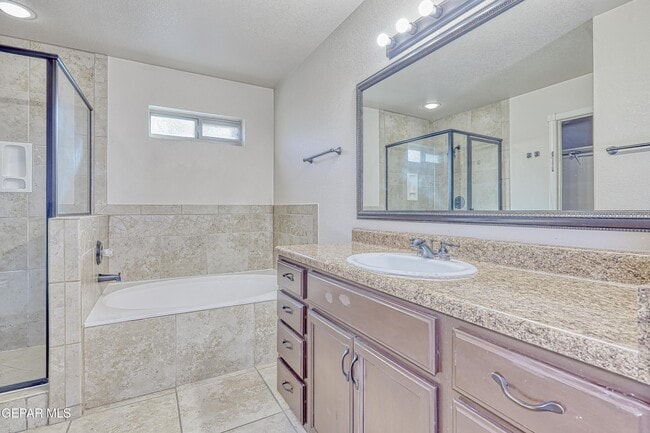 Building Photo - 14325 Woods Point Ave