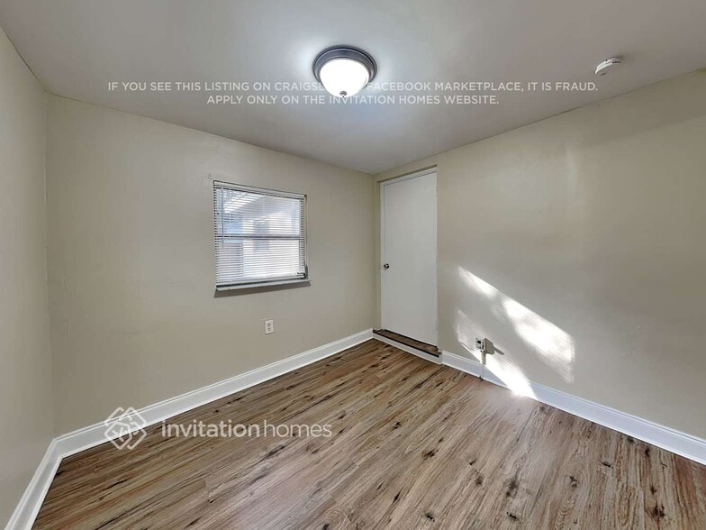 Building Photo - 4972 SW 4th St