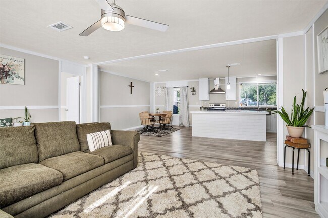 Building Photo - 595 County Rd 2218