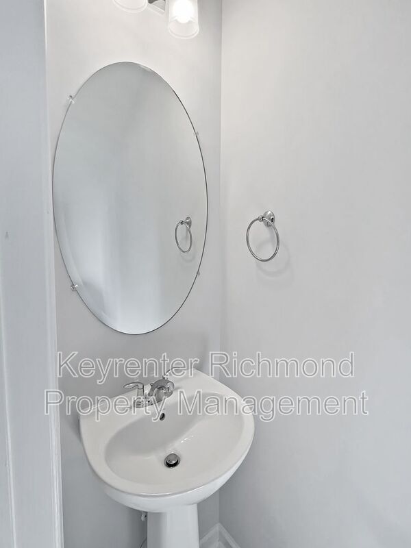 Building Photo - 719 McCormick Farm Dr