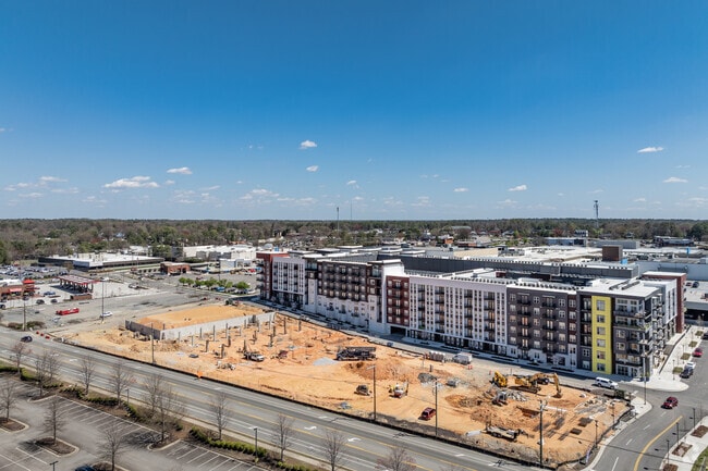 Building Photo - The Regent at Regency