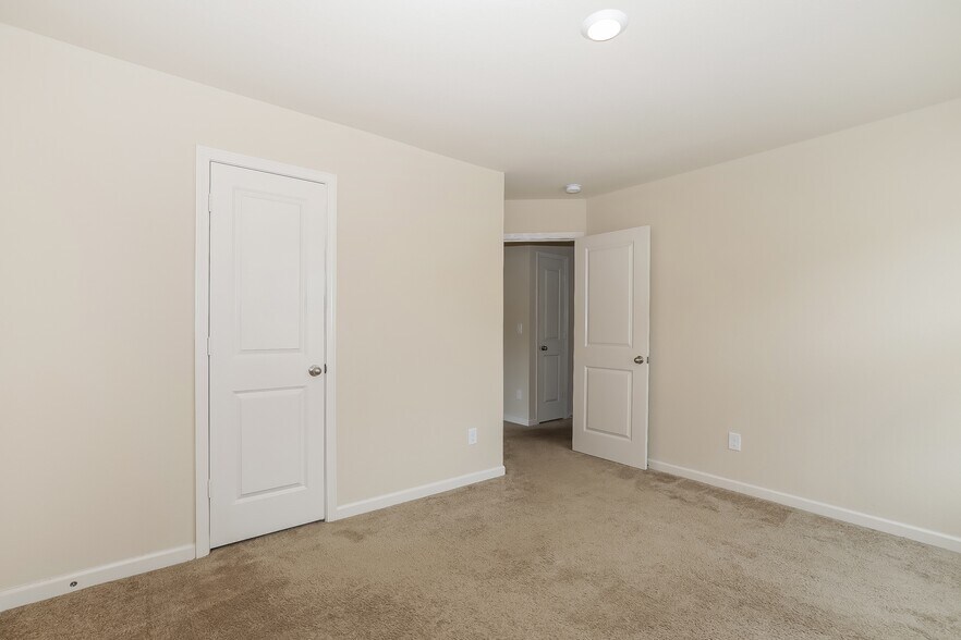 Building Photo - 968 Creekview Rd