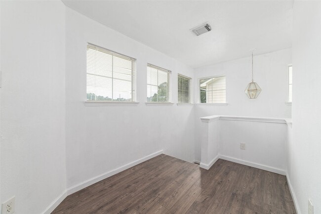 Building Photo - 10106 Farrell Dr