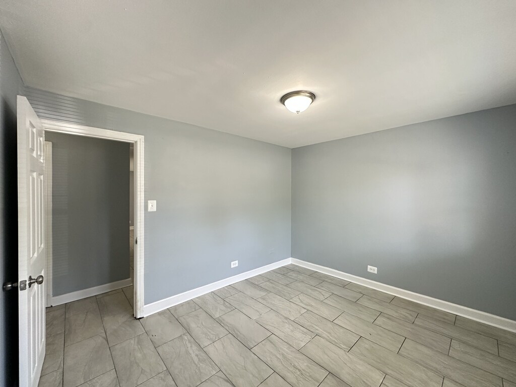 Building Photo - 6725 N California Ave