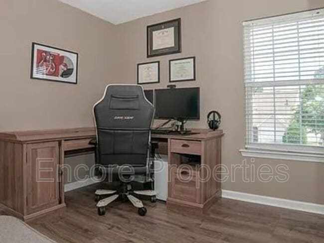 Building Photo - 221 Danesway Dr