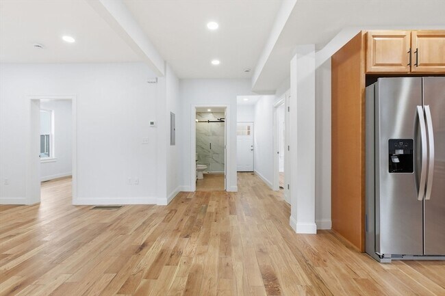 Building Photo - 438 Talbot Ave