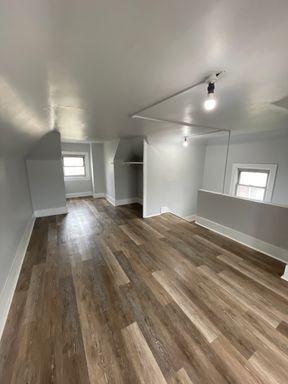 Building Photo - Completely renovated 4 bed 1 bath home near Kennywood Park!