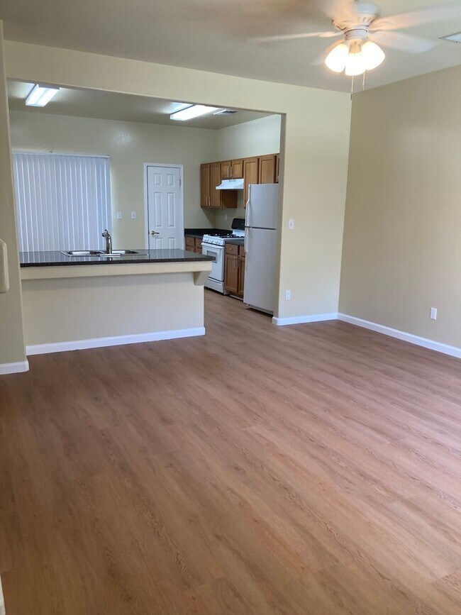 Building Photo - 12906 Merlot Dr