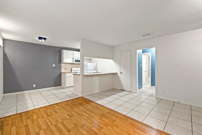 Building Photo - 2708 S 1st St