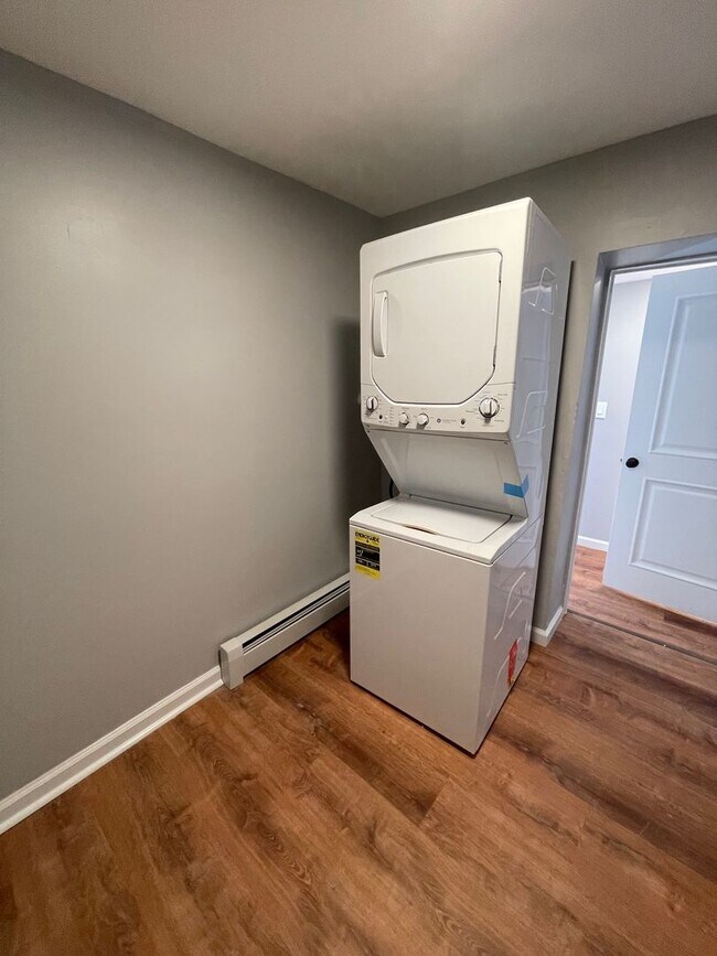 Building Photo - 57 Van Ness St