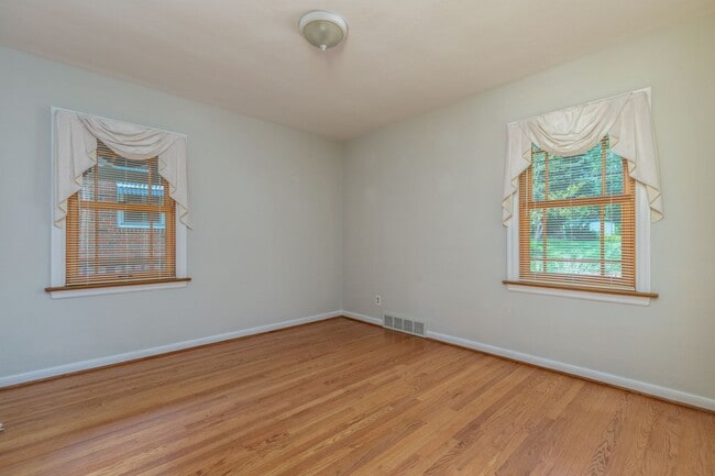 Building Photo - 2BD/2BATH Rockhill Home!