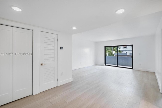 Building Photo - 3582 NE 171 St