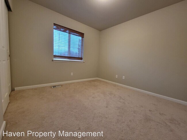 Building Photo - 4 br, 2.5 bath House - 5915 Alaska Ct