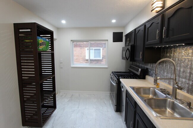 Building Photo - 4511 Main St