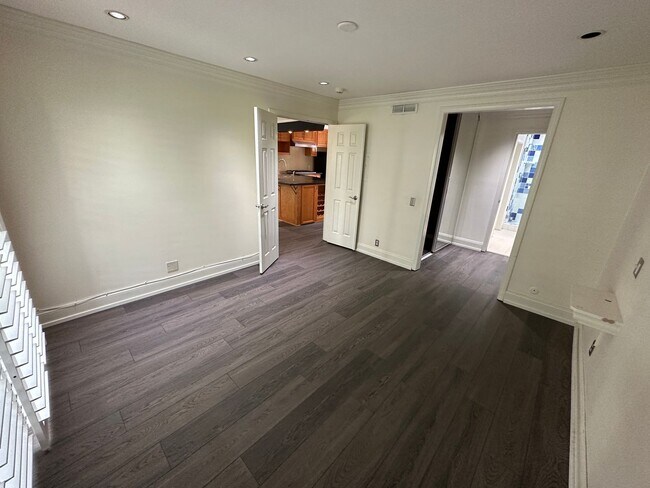 Building Photo - Morningside on the Lake Downstairs 1 Bedroom 1 Bath