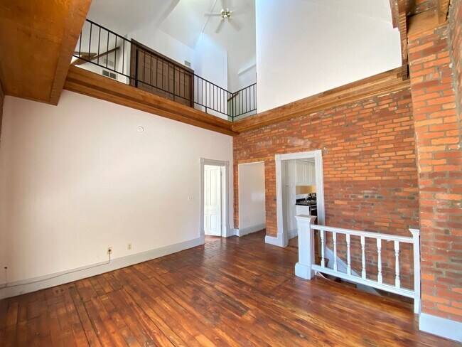 Building Photo - Dennison Ave 877 NCR