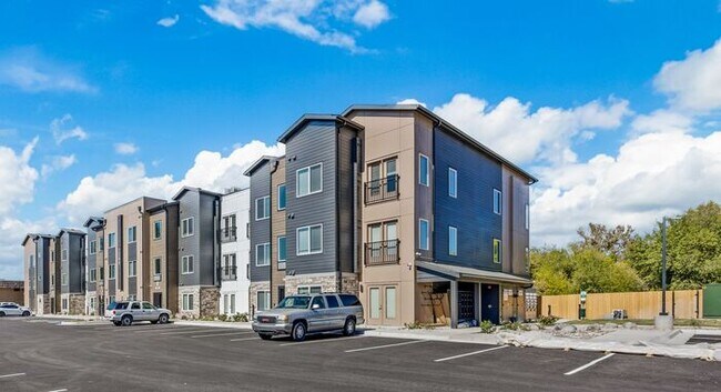 Primary Photo - Modern Studio Living: Contemporary Design,...