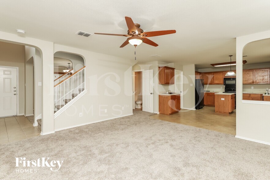 Building Photo - 315 Donalan Dr