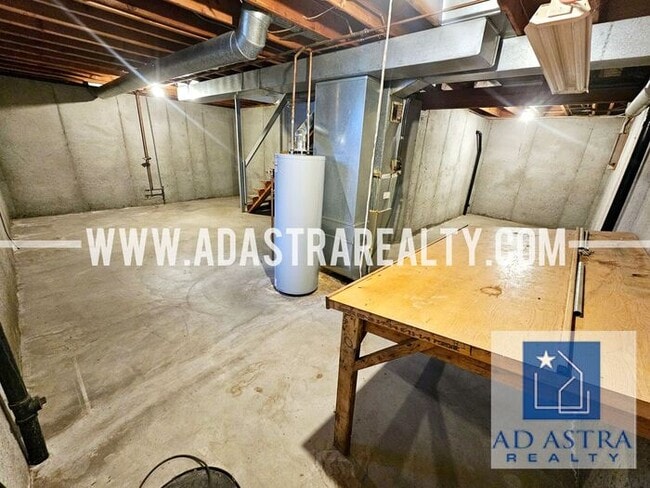 Building Photo - Beautiful Updated Duplex in Grandview-Available in MAY!!