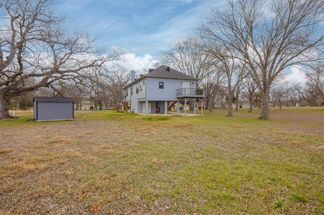 Building Photo - 322 Lake Placid Dr