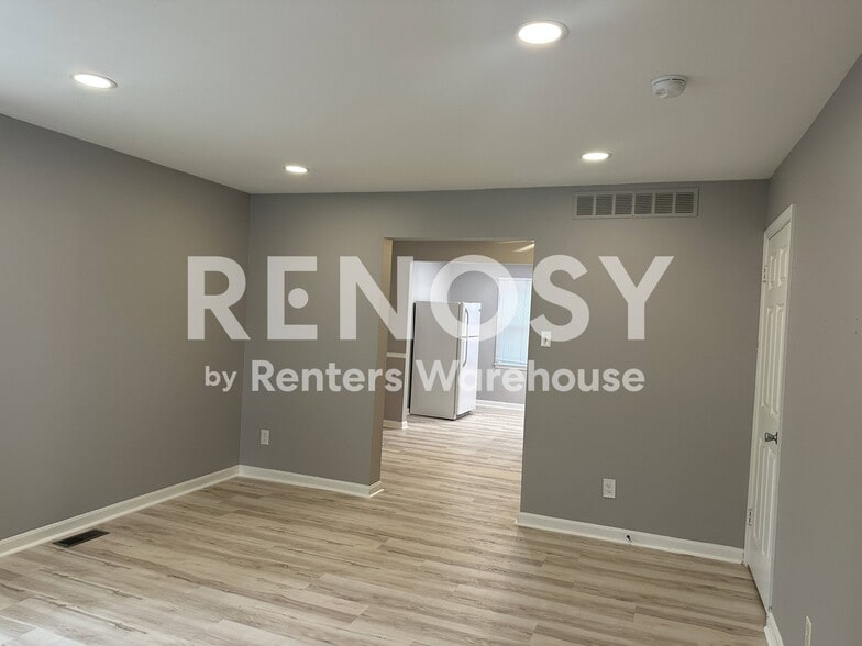 Building Photo - 8535 Gradien Dr